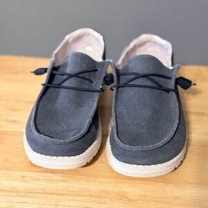 Women’s Hey Dudes canvas size 8